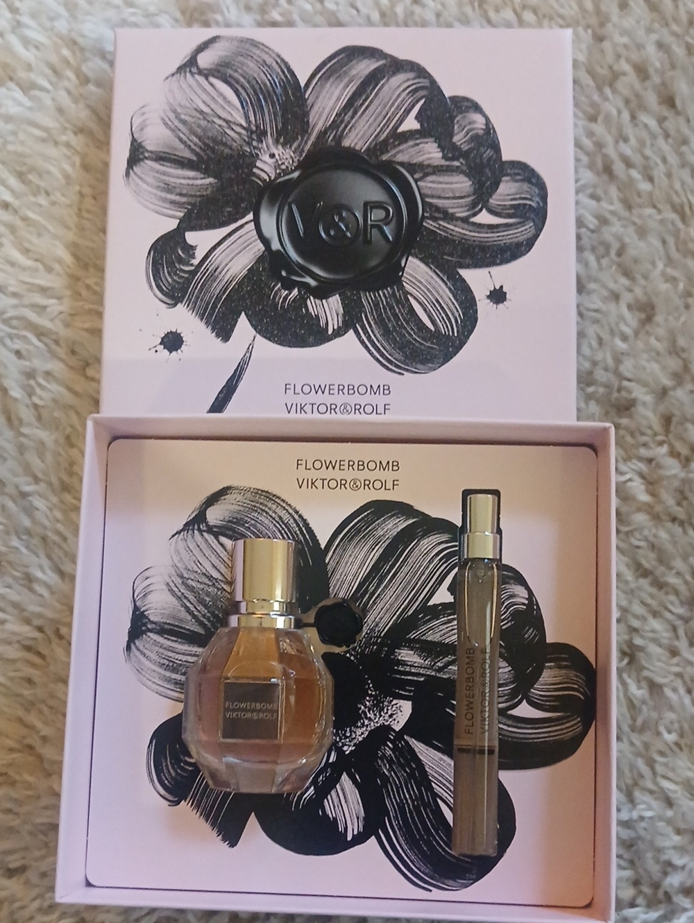 NWOT VIKTOR & ROLF FLOWERBOMB